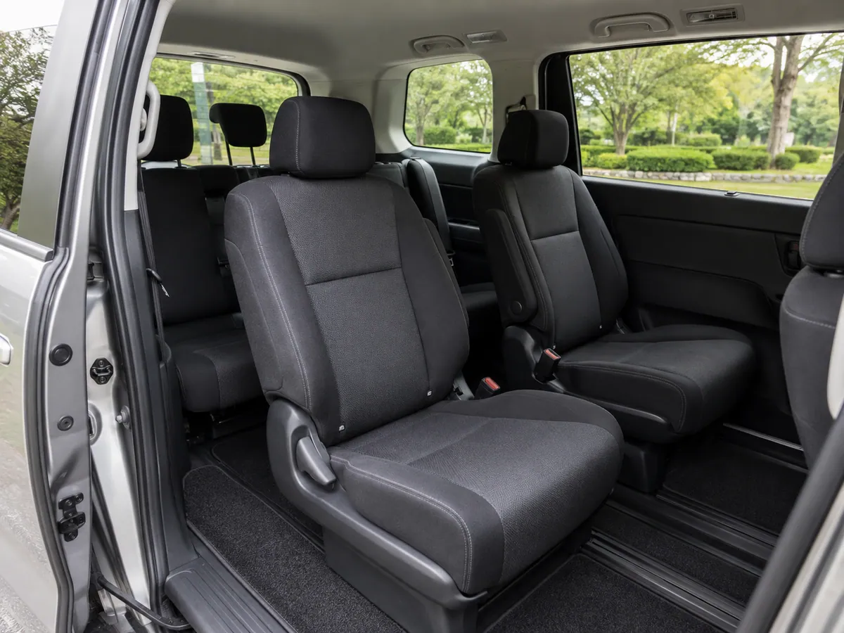 Mitsubishi Xpander 2025 · 뒷좌석